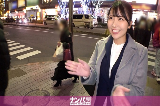 真实素人搭讪，初次摄影。 1590 在秋叶原的路上分发开罗！从公司回来的美腿美女陷入了陷阱！在带进来的饭店进行色情谈话…渐渐地心情也高涨起来…