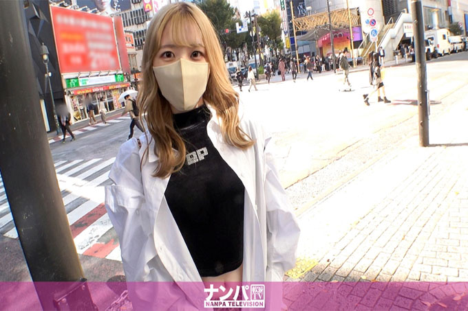  严重调情，第一枪。 1896 在涩谷搭讪逛街的金发女郎→AV拍摄谈判！ ``如果我的男朋友发现了......''，我无法推动，我无法拒绝并开始SEX！毫不留情的活塞在白皙修长的娇躯上！原本因为尴尬而压抑的喘息声，渐渐变得响亮可爱起来！ ！