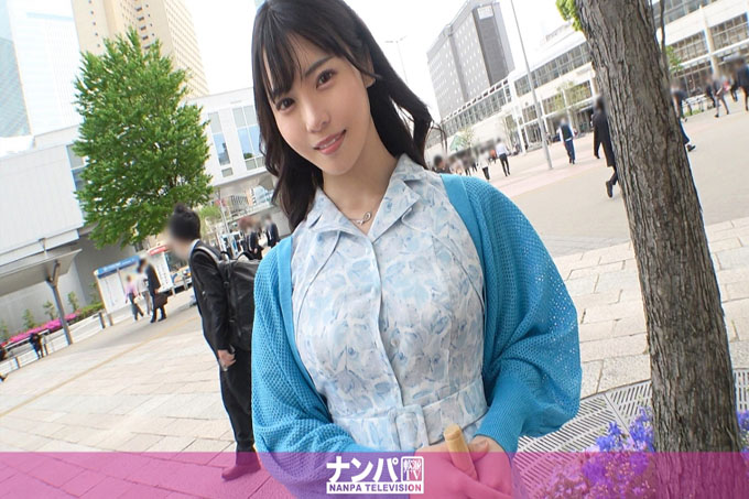 真的很软，第一枪。 1948年 港未来发现社长女儿！与整齐严肃的气氛相反，戒备松散……！她轻松地接受了男人，并为她提供了礼貌的口交♪她是一个调皮的年轻女士，移动着臀部，沉浸在插入他的阴茎时的快感中。