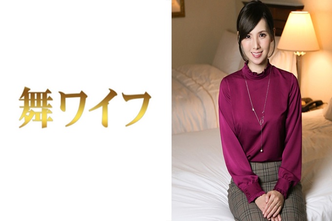 舞ワイフ 冈佑希 2 享受着快要忘却的性滋味再次出现在我们面前。由于作为女人被看的事性欲觉醒，与前次另外人一样地缠绕舌头纠绕展开浓密性交。