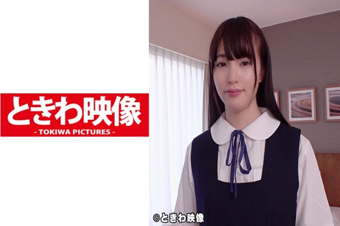 和教养良好的学生在高级饭店从中午开始就让她手淫，进行性生活，大量颜射 看到制服总是很兴奋。这个性癖无法制止…。她好像是个很有教养的孩子。虽然没听太深，但是回答却让人感觉到了那种无奈。在位于新宿西口方向的相当高的饭店，从大白天开始就让她手淫了。虽然很害羞，但还是勇敢地玩弄着自己迎来了顶峰。