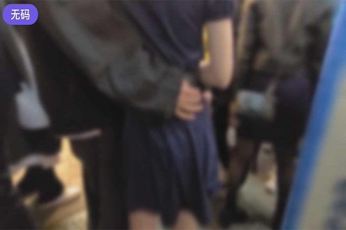 [FC2] 石*万圣节cosplay中露出的娇小姐姐般的美女。一起喝酒* 3P狂欢连续中出相互感觉