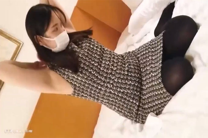 [FC2] [奇闻趣事/中出] 玩弄模特级苗条美女的美丽身体，强迫阴道射精进入美丽的剃光猫。