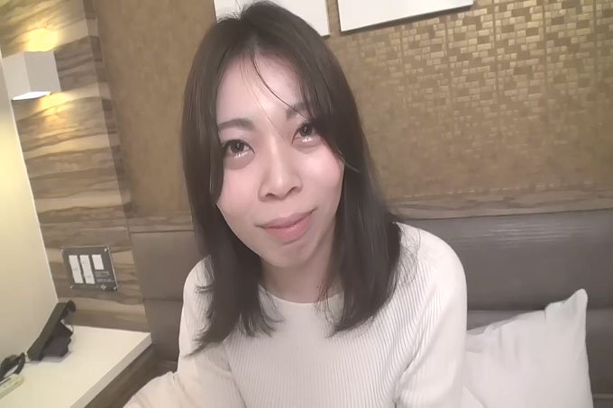 【FC2】小鱼处女VS严肃无辜*！生平第一次，我把淫荡的口水滴在直立的肉棒上，暴露了自己的女性面孔。即使在阴道射精后，她自己也要求鸡巴并插入肉棒并受到打扰！