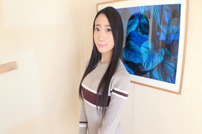 在网络AV应募→AV体验摄影 1487 【首次拍摄】【以骑乘位魅惑的快感胜负】【流丽的轮廓】修长的腿和美丽的黑发的修长美女。柔软的腰的线富有魅力的她，在床上宣布下流的身姿