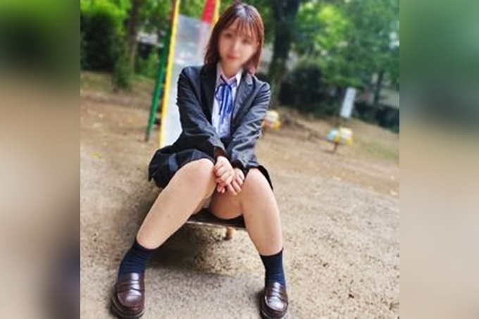短款G罩杯丰满制服。下班后，满身油光的人生第一天，父母在家