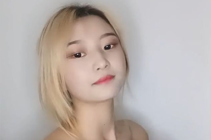 黄色头发小妹儿搔首弄姿热舞，和男友啪啪做爱一顿猛操体外射精