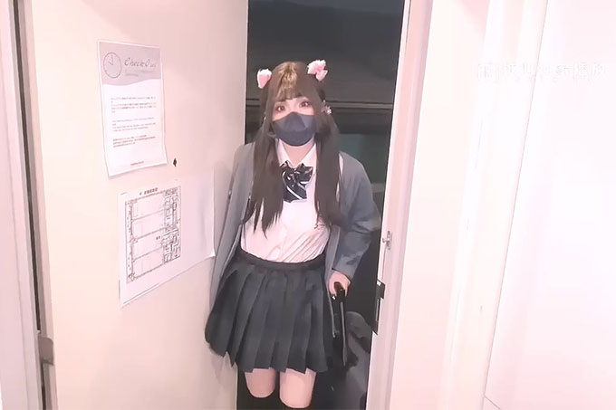 专属学妹玩淘气小婊妹来帮奈奈舔干净 双马尾后入输出 锁喉爆射学妹