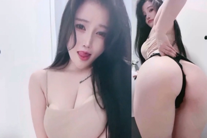妖艳红唇网红美女！近期下海小秀一波！掏出奶子柔软，脱下内裤掰穴，水嫩多汁粉嫩，圆润大肥臀
