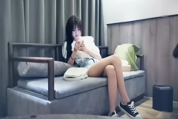 白衣甜美长腿萌妹，口交舔弄大力抽插后入猛操呻吟娇喘