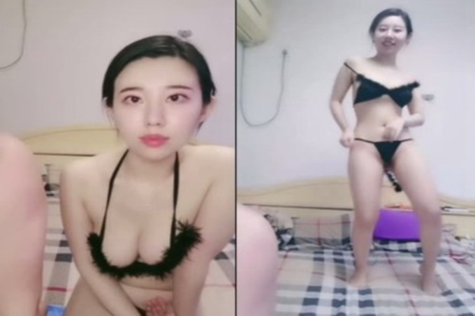 长相甜美白皙美乳挺嫩妹子丁字裤居家夫妻啪啪,69姿势按头口交骑乘特写抽插大屁股震动棒自慰