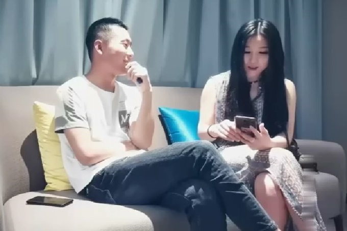  2800元约了位刚新婚没多久就出来兼职援交的美少妇,说：在家闲着没事出来做,逼也爽了,钱也赚了